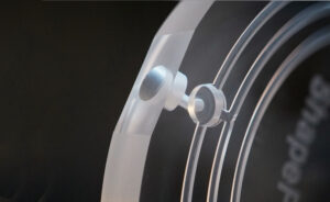 Integrierte Ansaugkanäle in einem Bauteil aus Glas