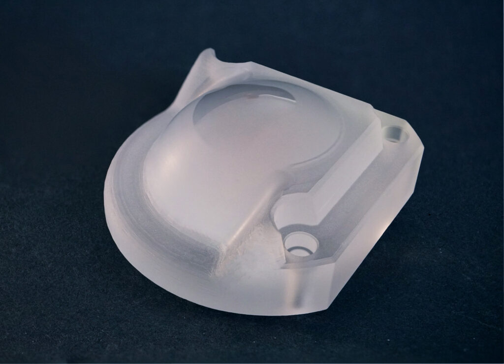 Freiformfläche aus Glas mit integrierter Befestigung