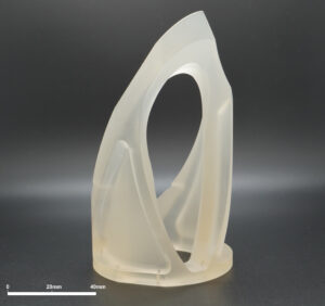 Zerodur-Grundbauteil für das Triple Mirror Assembly der GRACE-Mission, 5-Achs-CNC-bearbeitete Freiformgeometrie mit Durchbruch